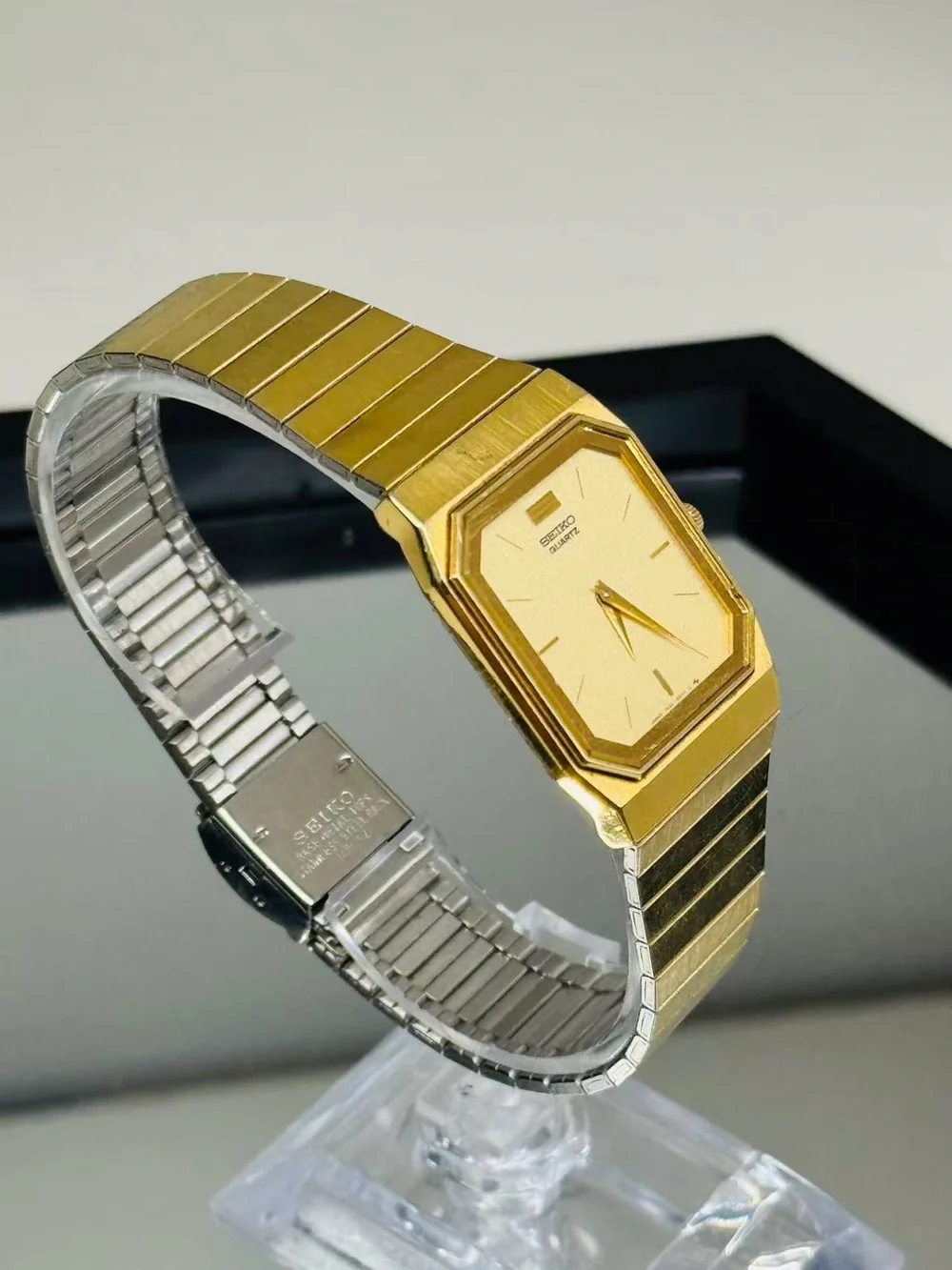 Vintage Seiko Quartz Gold Tone Dress Men Watch 26mm Runs New Battery With box